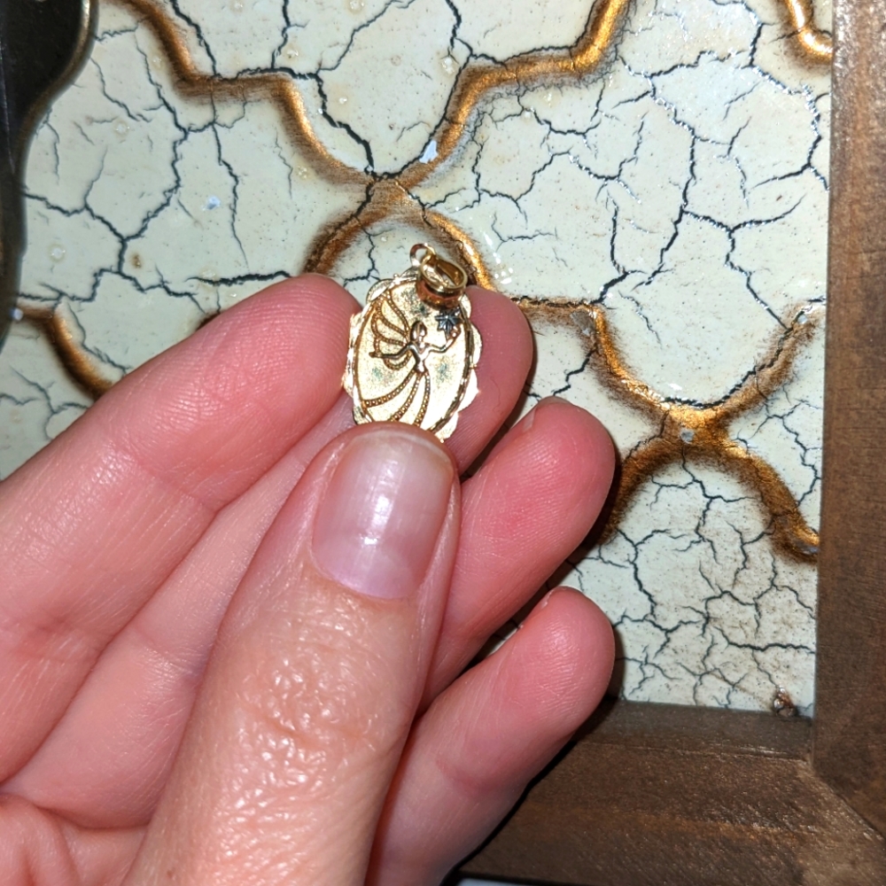 Angel gold charm 10k
